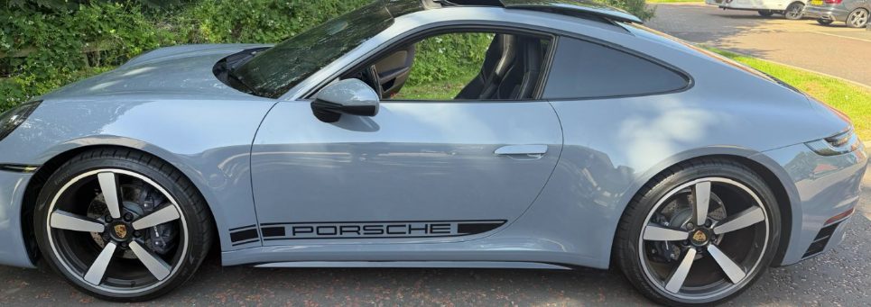 PORSCHE 911 CARRERA 4